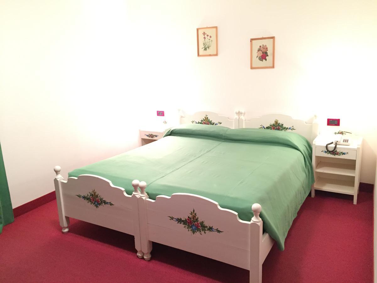 Camera Matrimoniale/Doppia con Letti Singoli con Bagno Privato